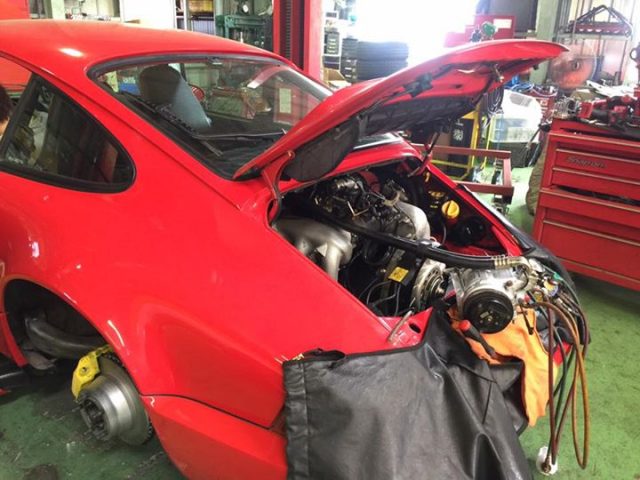 ポルシェ964カレラ4  10年ぶりに火が入りました  長年ガレージに冬眠してましたが  ジールプロ再生プログラムで 元気よく快調に息を引き返しました！