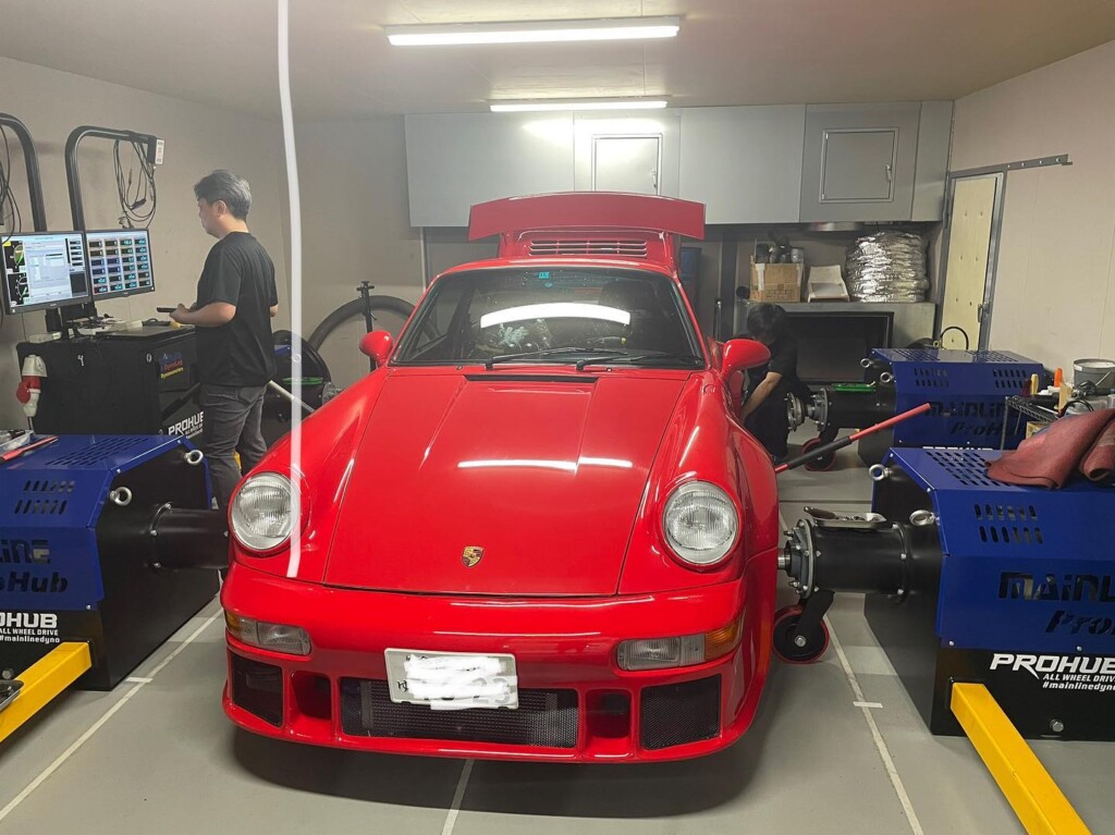 ポルシェ964カレラ4 ターボチューニング️最終セッティングで色々と改善作業が追加になりました️タービンオイルライン　ツインキャッチタンク　レーシングフューエルポンプその他諸々シャシダイナモセッティング️時期が悪く灼熱下では高負荷セッティングは厳しいと判断！ブースト0.3bar  327PSにとどめました️ちょこっとブーストで964ターボノーマル値を超えました。涼しくなったらもう少しあげてみょうと思います！ドライブした間はノーマルターボより遥かにスムーズで速いですNA +ターボ️全然有りですよ本日無事納車になりました。お待たせ致しました😀バム店長プライベートランで毎日遊んでます️隣はモコちゃん#ポルシェチューニング#ポルシェ964カレラ4 ターボ#ポルシェボルトオンターボ#motec#ジールプロ